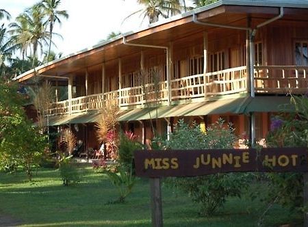 Miss Junies Lodge Tortuguero Exterior photo