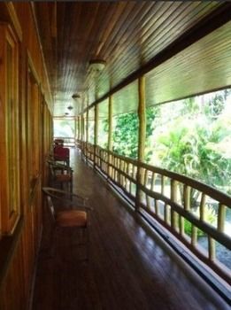 Miss Junies Lodge Tortuguero Exterior photo