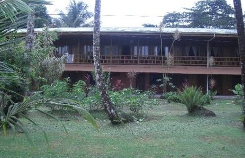 Miss Junies Lodge Tortuguero Exterior photo
