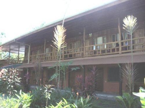 Miss Junies Lodge Tortuguero Exterior photo